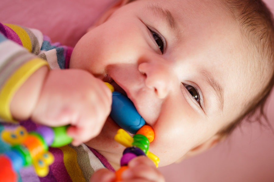teething التسنين الأطفال الرضع