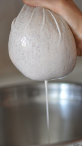 لبن اللوز - تصفية