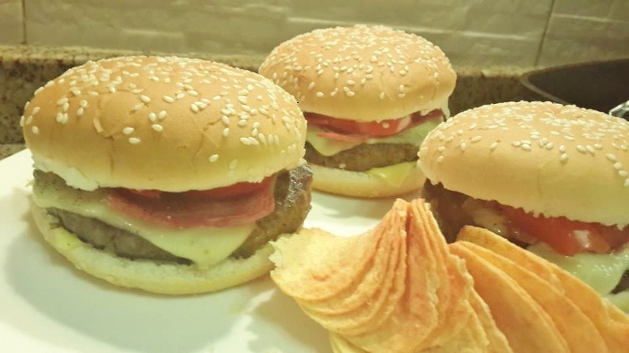 برجر اللحم بالشوفان منزلي