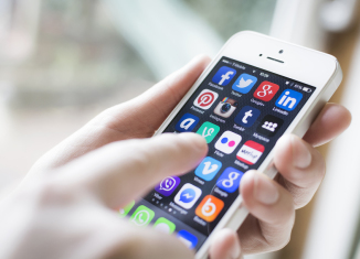 علامات أن السوشيال ميديا تسيطر عليك