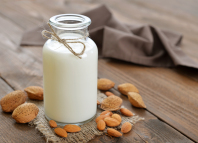 طريقة عمل لبن اللوز بالمنزل