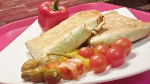 بالصور طريقة عمل فطيرة السجق الشرقي