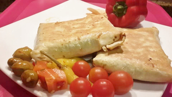 بالصور طريقة عمل فطيرة السجق الشرقي