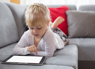 ادمان الاطفال الالعاب الالكترونية الاجهزة الالكترونية التكنولوجيا الايباد العاب الفيديو للاجهزه الاجهزة الالكترونية