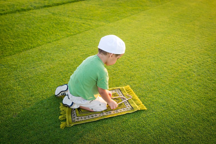 علموا أولادكم يطيعوا الله