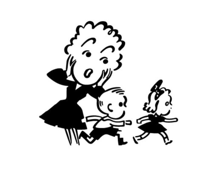 شقاوة الأطفال مع الأم في البيت