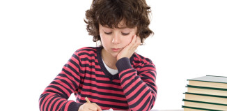 الأم العاملة ومذاكرة الأبناء