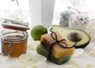 العناية بالبشرة الجافة