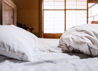 طريقة إزالة بقع البول من على المرتبة