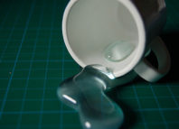 ودلقت المية علي السجادة