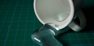 ودلقت الميه على السجادة يا ماما وهادلق تاني ودلقت المية علي السجادة